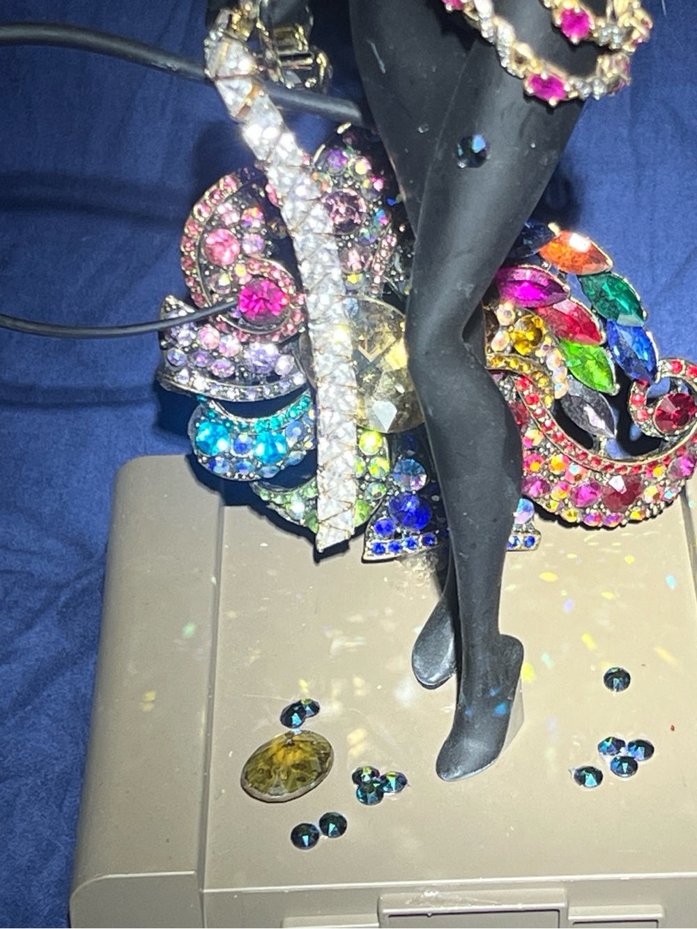11” Jeweled Catwoman Collectible — Genuine Gemstone Embellishments 💎 - Picture 4 of 14